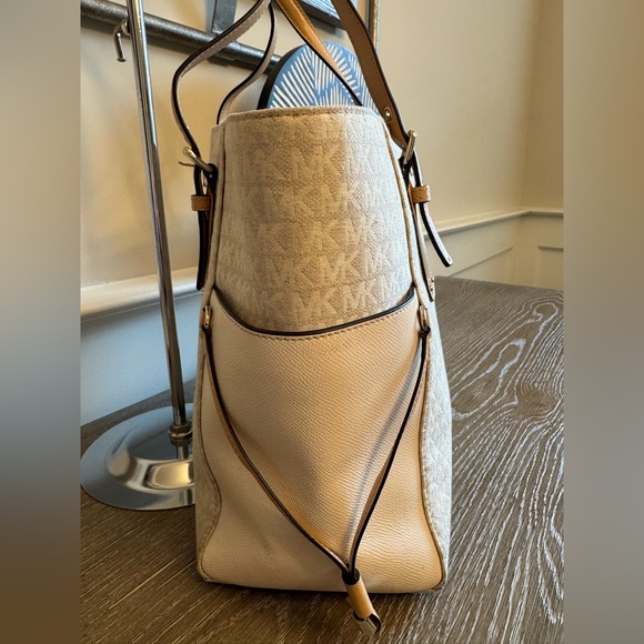 Michael Kors Cream and Tan Signature Tote - Picture 9 of 16